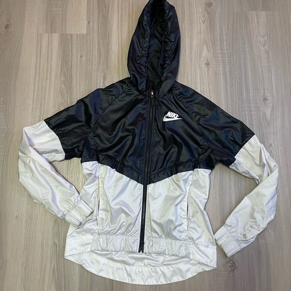 Women’s Nike windbreaker